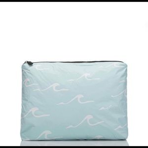 Aloha Collection small wave pouch